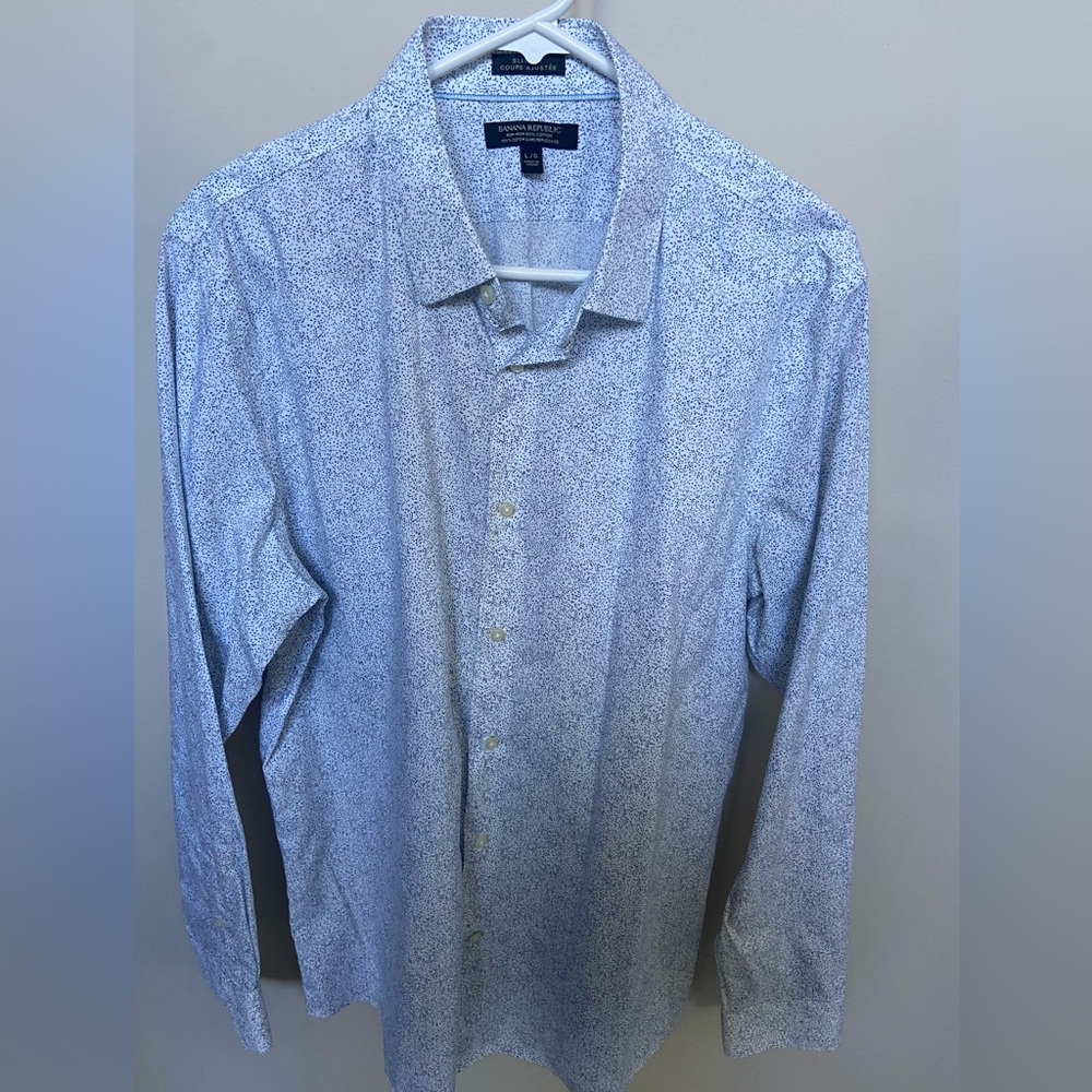 Men's Banana Republic White & Blue Patterned Shirt size large